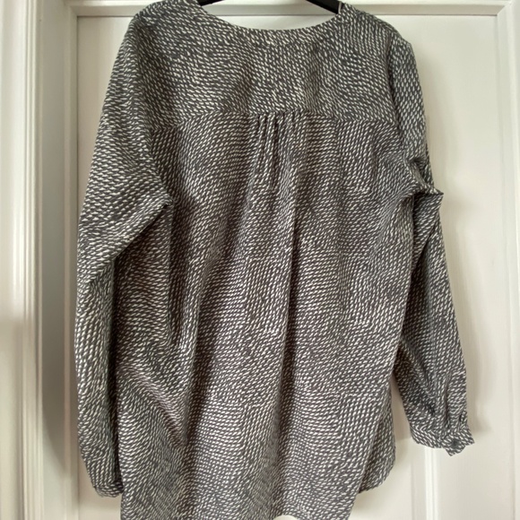 Renuar v neck light weight womens top-L- - Picture 2 of 7